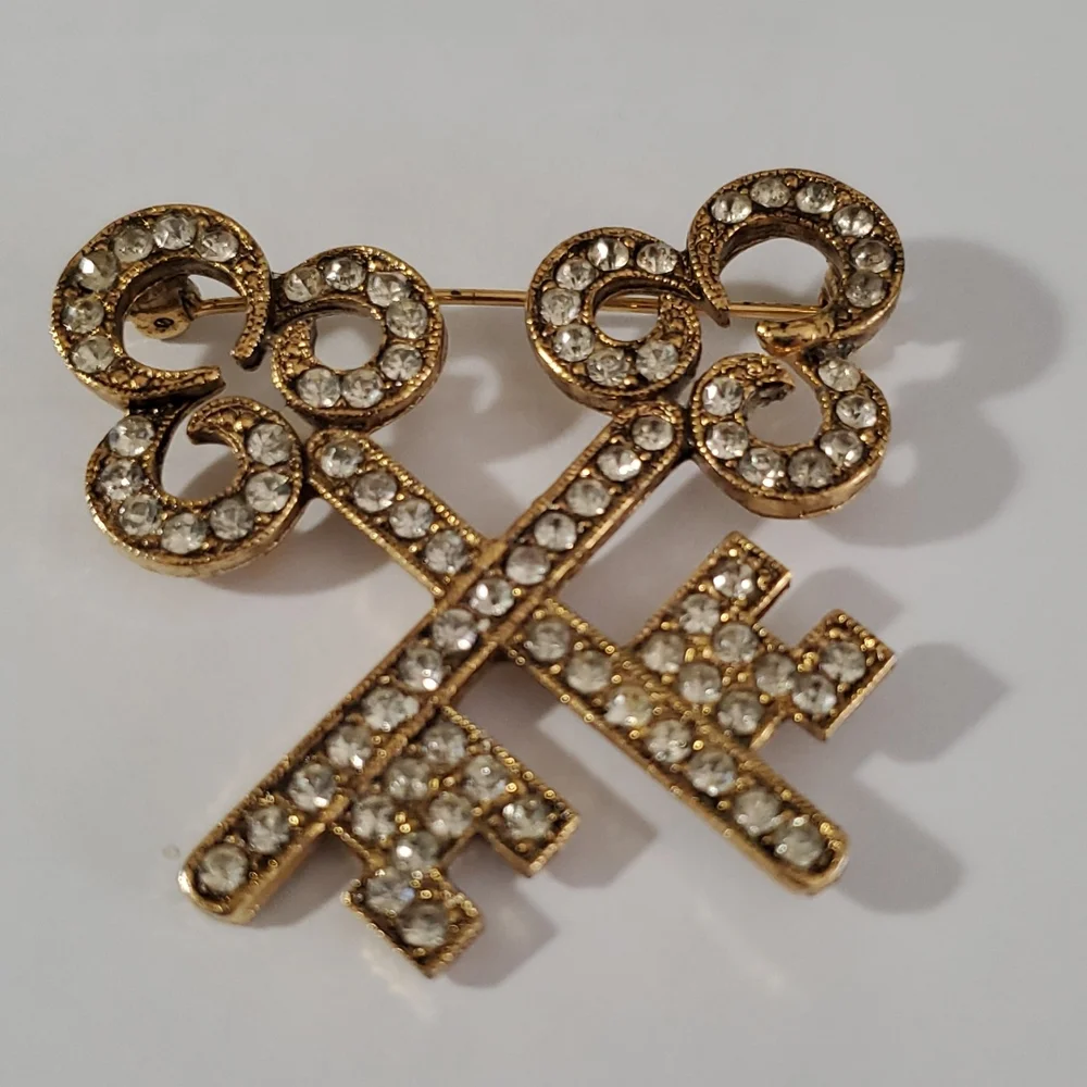Vintage 80's R. Sirbin Double Rhinestone Key Rhinestone Pin - Picture 1 of 4